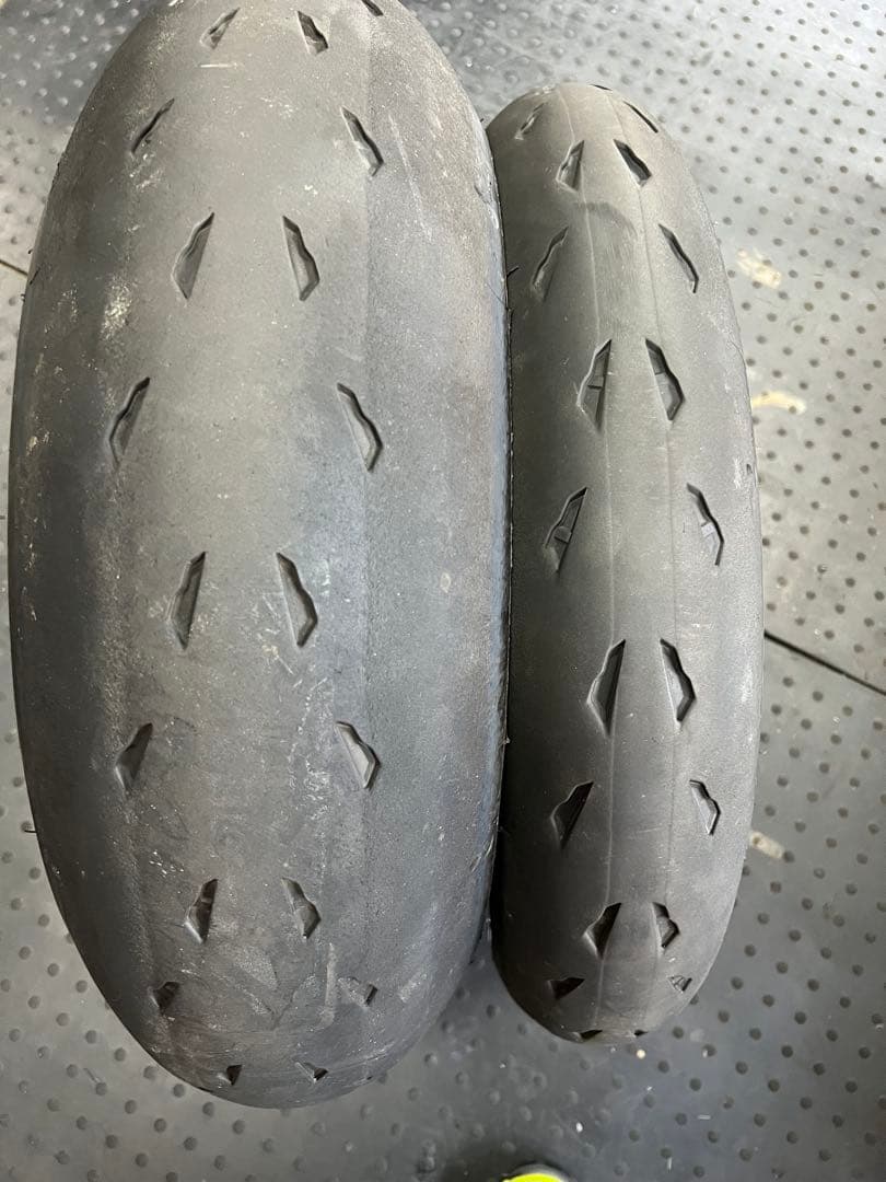 ミシュラン　パワーカップ　120、200のセット