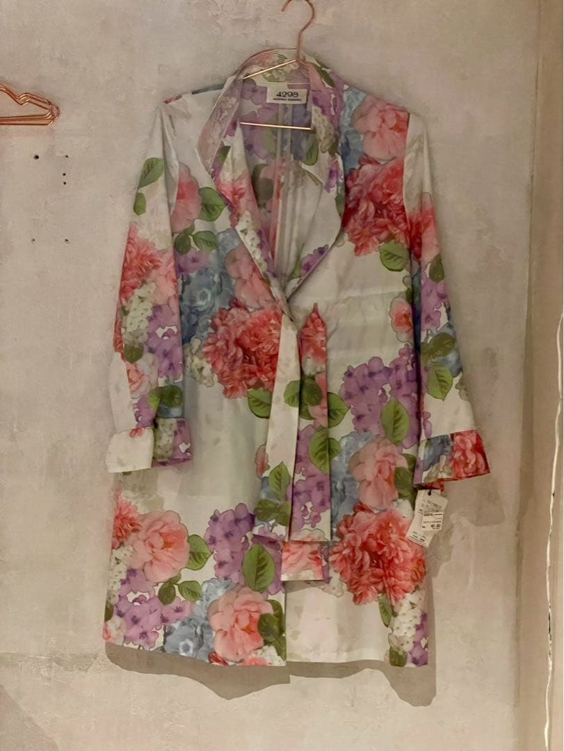 【新品未使用】シズカコムロ　花柄　ジャケット　サイズ42 定価61950円