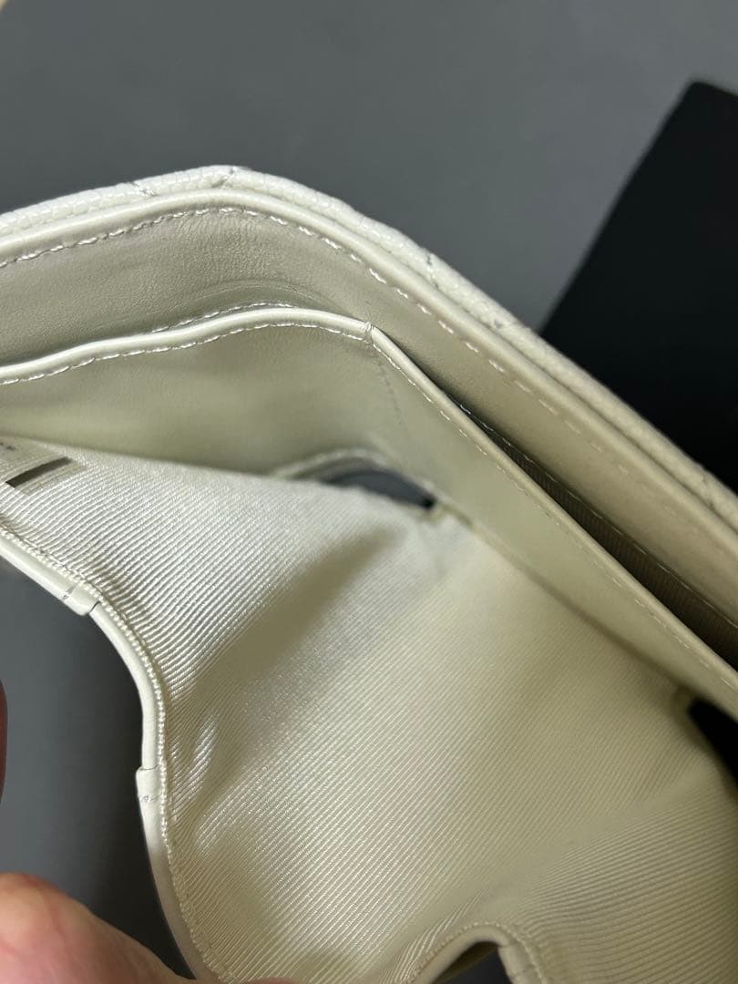 CHANEL シャネル三つ折り財布 マトラッセ 白 ホワイト