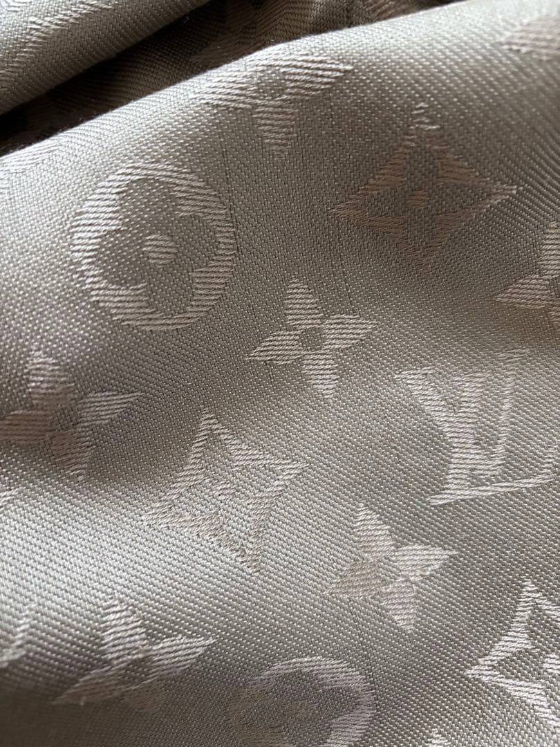 LOUIS VUITTON ・モノグラム グレージュ／グレー　大判ストール