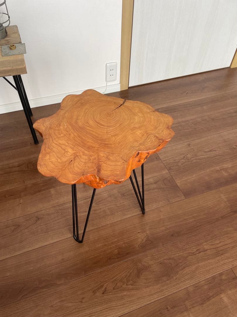 木製サイドテーブル 自然形状