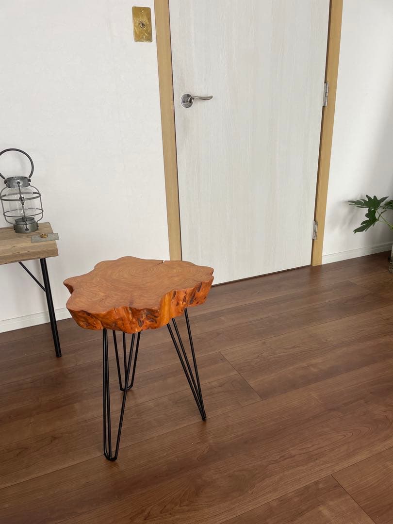 木製サイドテーブル 自然形状