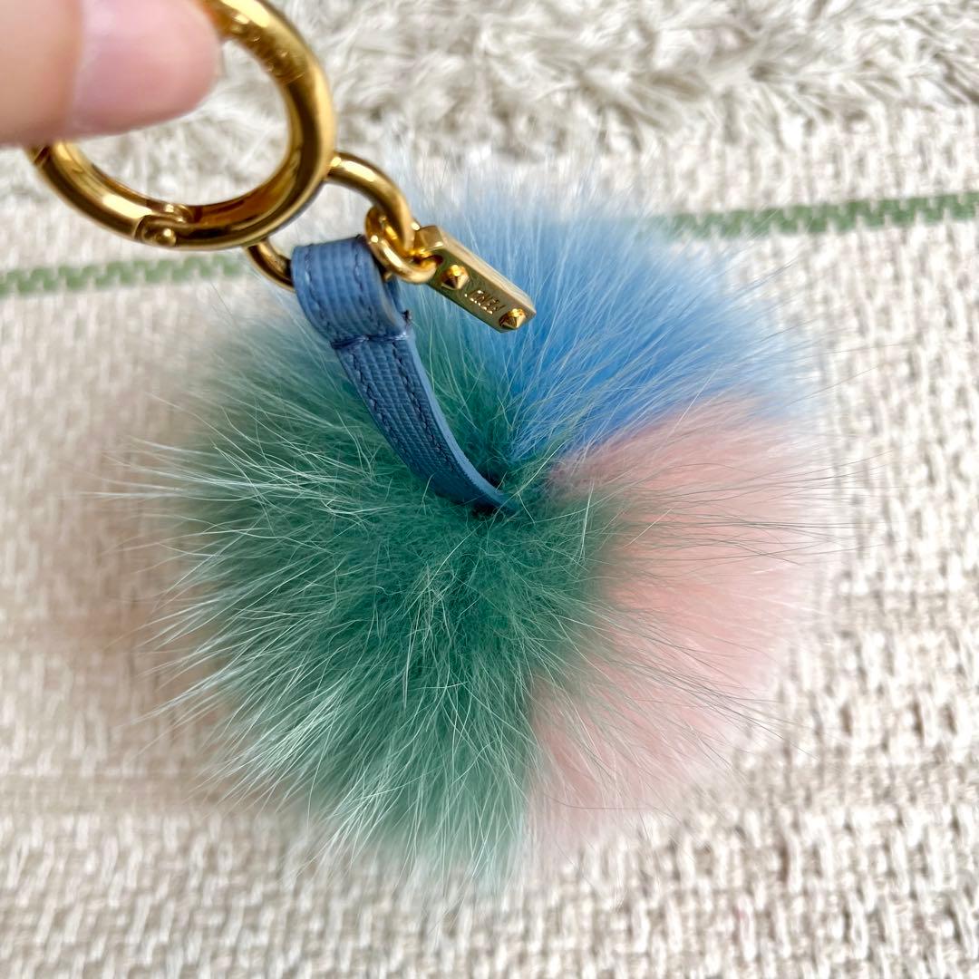 極美品✨フェンディ FENDI ポンポンチャーム キーリング 三つ色ファー