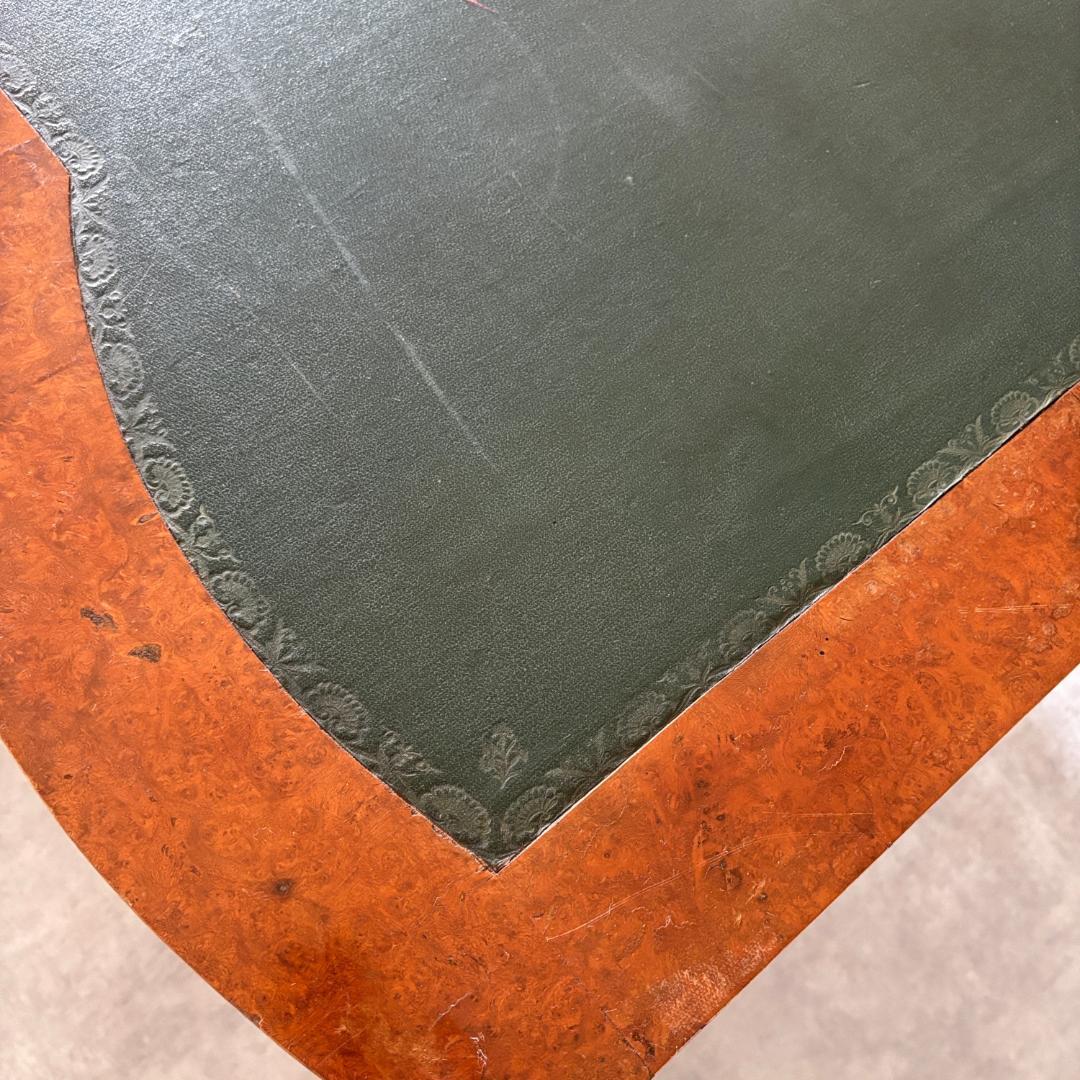 ロココ様式 ラグジュアリーデスク　レザートップ＆真鍮装飾付き鍵付き収納