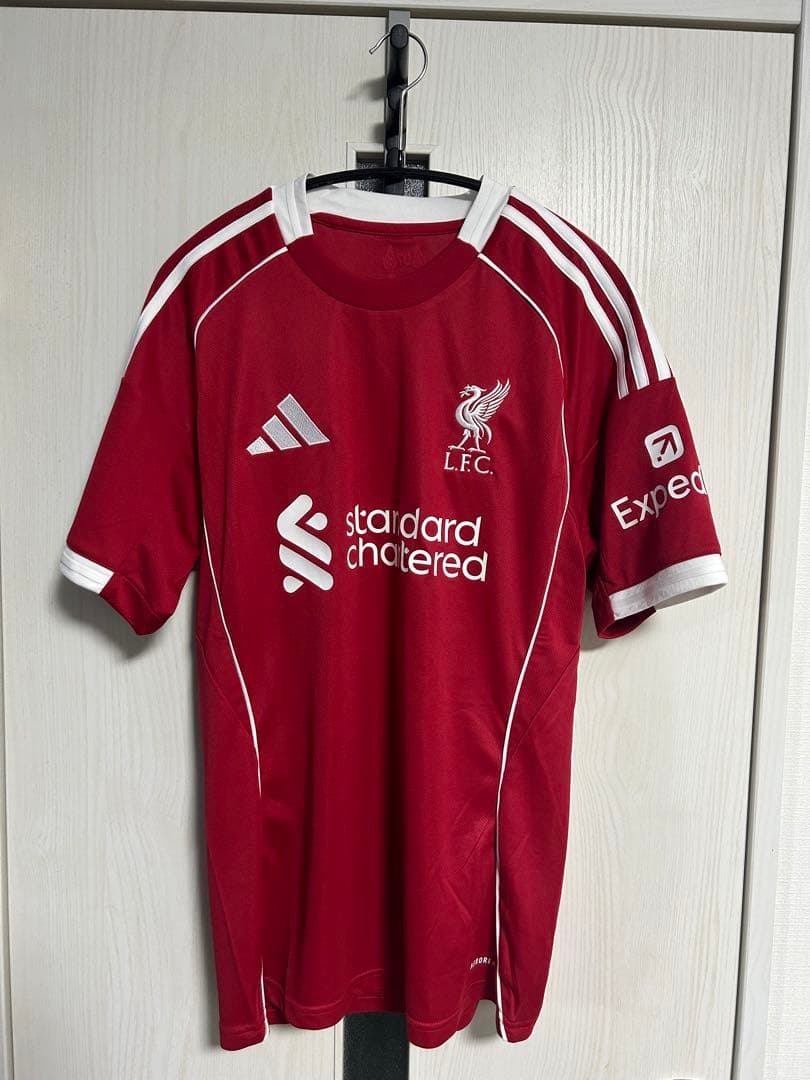 Liverpool 25/26 ホームユニフォームSZOBOSZLAI 8 M