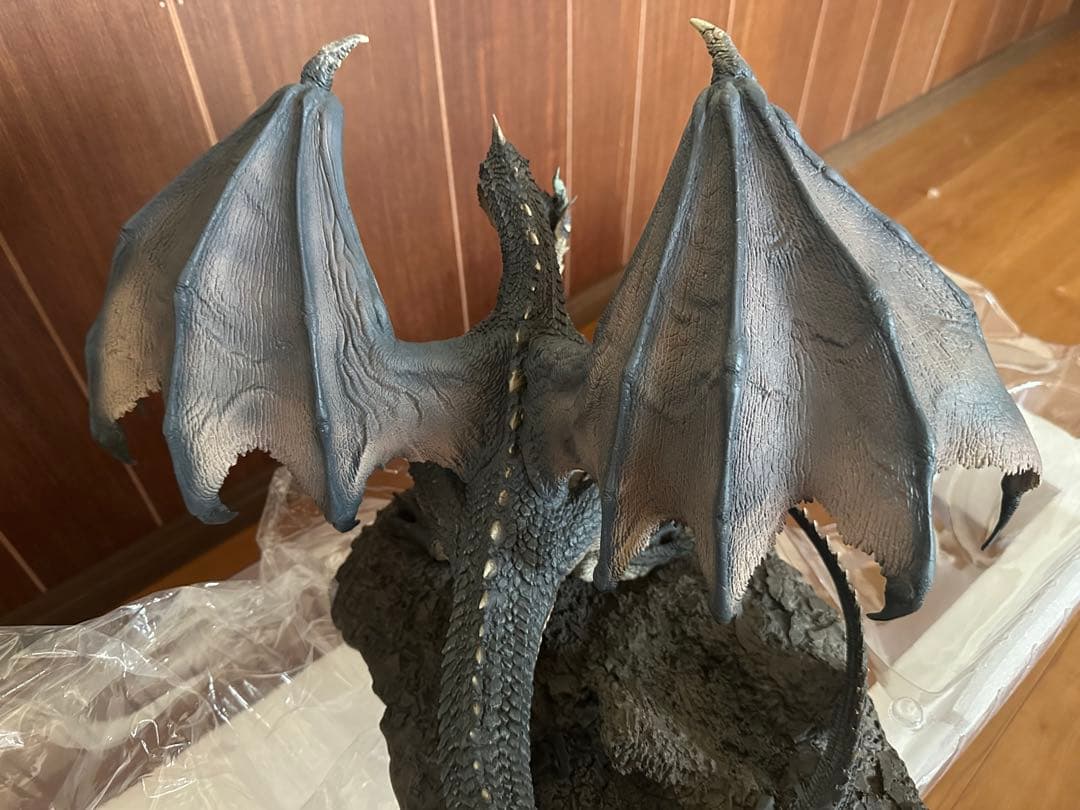 ミラボレアス　クリエイターズモデル　フィギュア