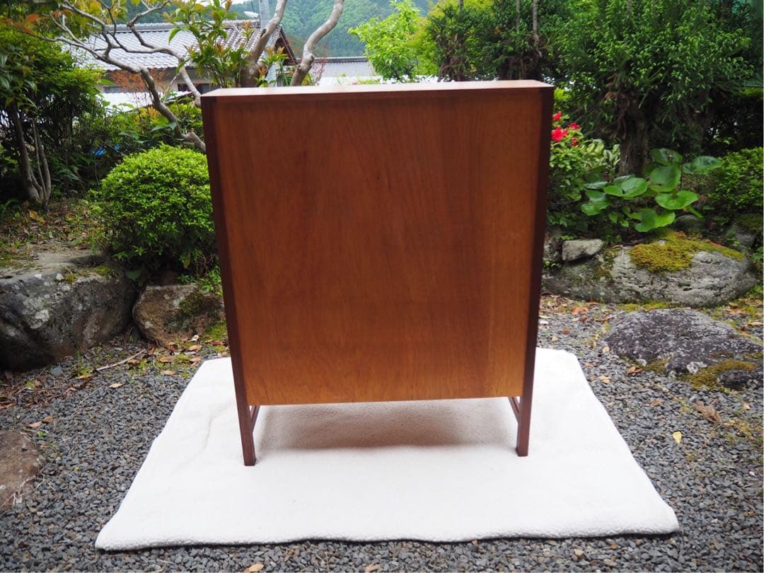 木製ブラウン箪笥 4つの引き出し付き