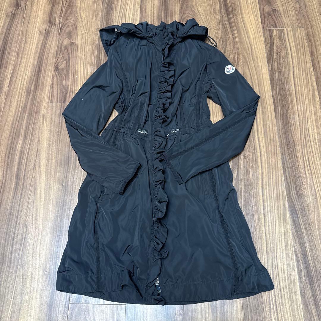 モンクレールフリル付きトレンチコート