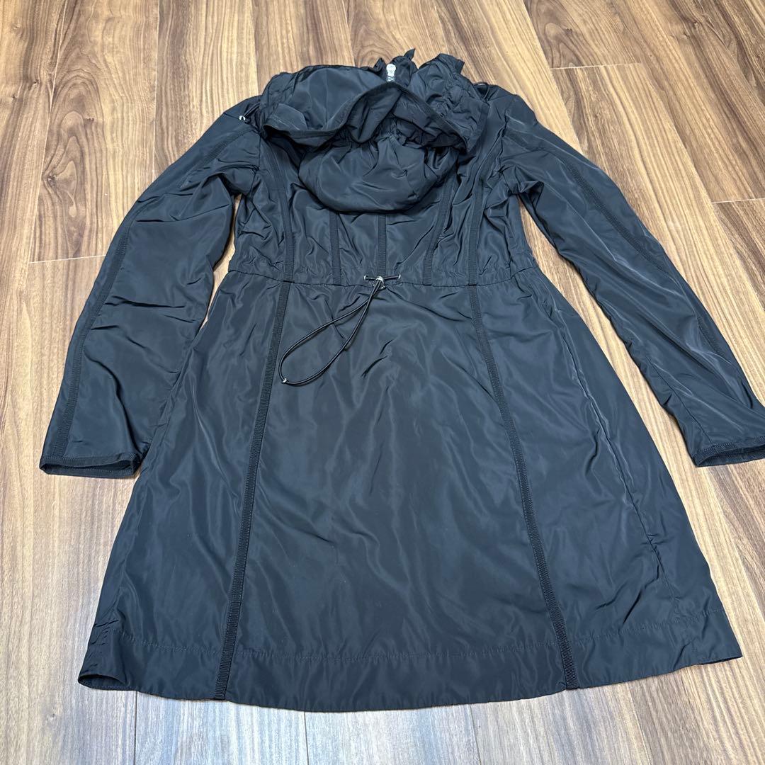 モンクレールフリル付きトレンチコート