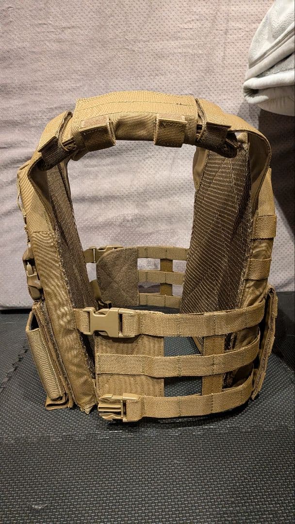 ウォーリアアサルトシステム プレートキャリア（3連マグポーチ付き）