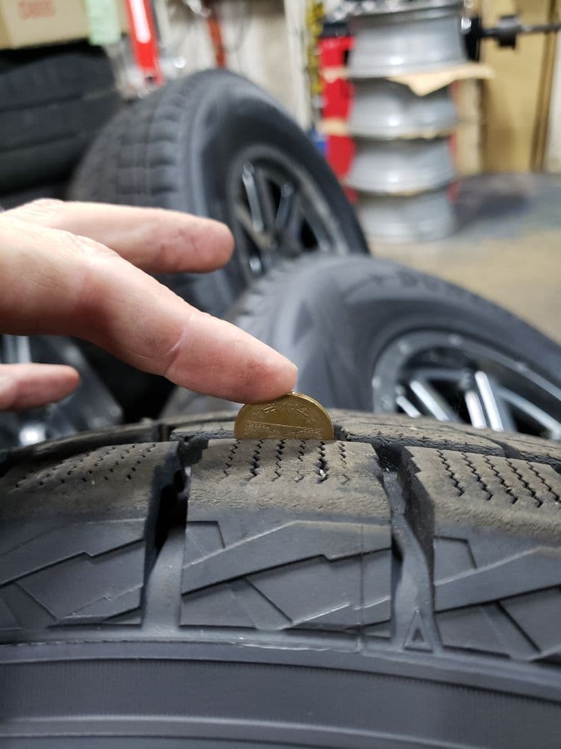 ランクルプラド　　スタッドレスタイヤ　アルミホイール　17インチ　６穴　1本①