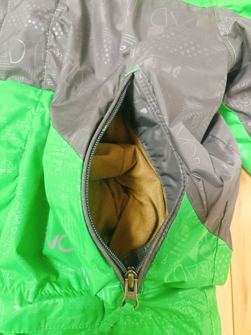 美品　VOLCOMスノーボードウェア