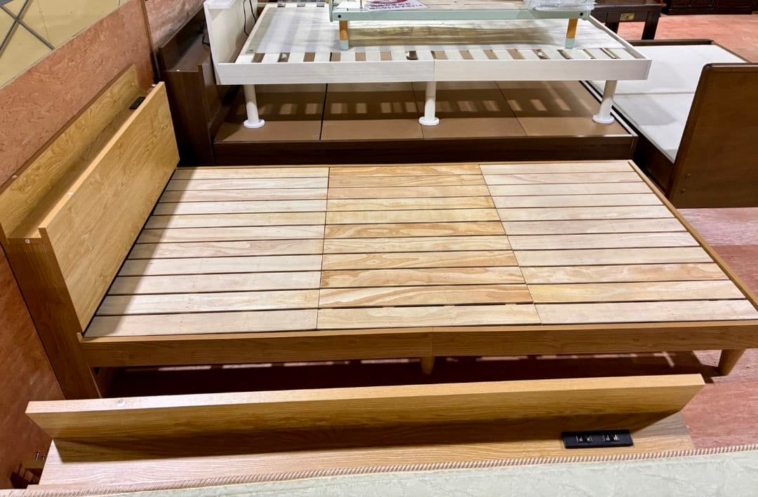 【現地引取OK】コンセント・スマホスタンド宮付き すのこ シングルベッド