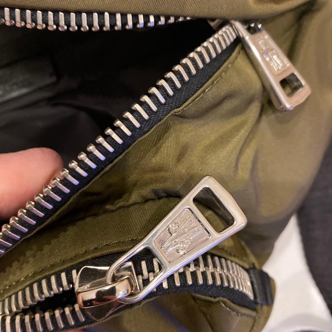 MONCLER ボディバッグ オリーブ色　未使用