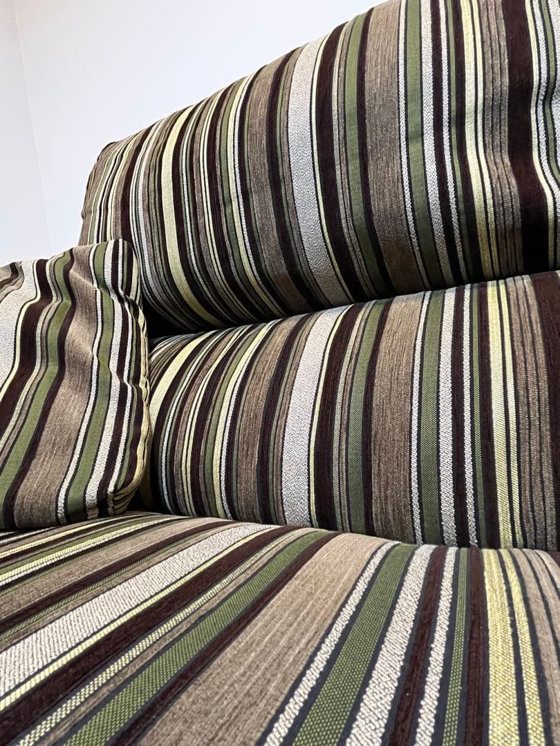 スペイン製ストライプデザインソファ