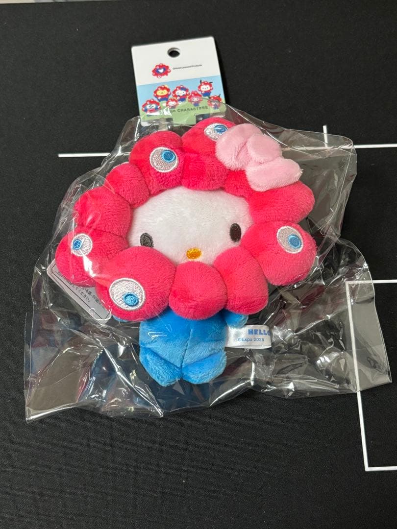ミャクミャクなりきりぬいぐるみ　ハローキティ　カラビナ付き　万博会場限定