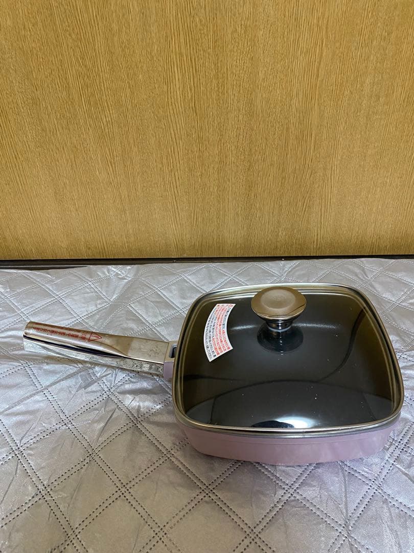 新品　アサヒ軽金属　四角フライパン 蓋付き 20センチ　ピンク色