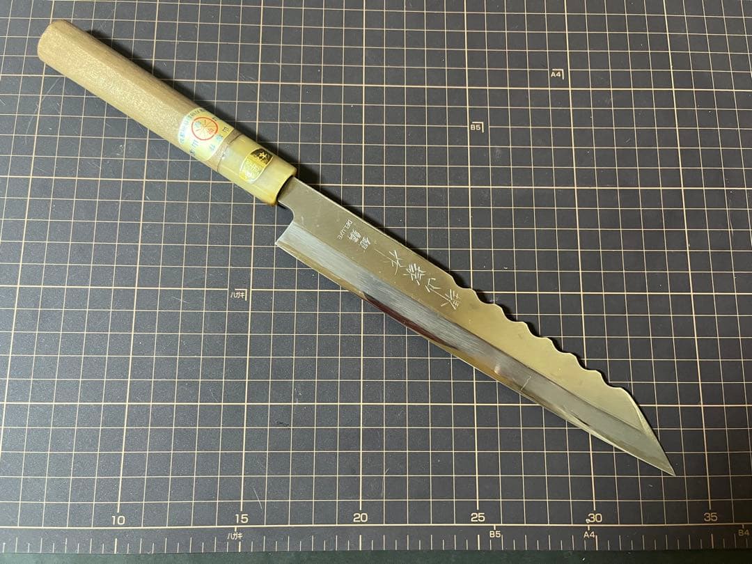 堺山塚作 銀三 柳刃包丁 白水牛 銀鱗 DELUX 鱗取り付き 新品 包丁