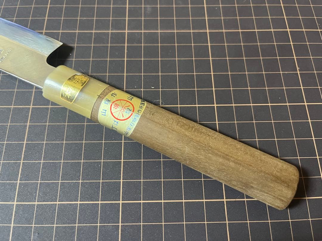 堺山塚作 銀三 柳刃包丁 白水牛 銀鱗 DELUX 鱗取り付き 新品 包丁