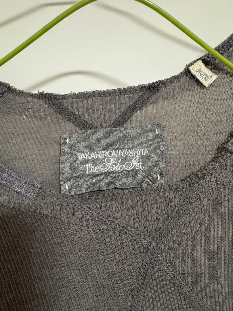 ザソロイスト　アンゴラ切り返しタンクトップ