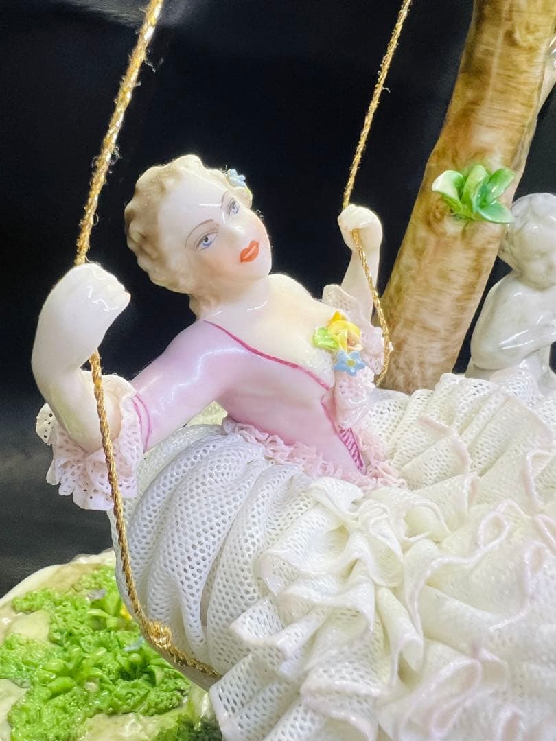 ロココ風 陶器製少女のブランコ置物