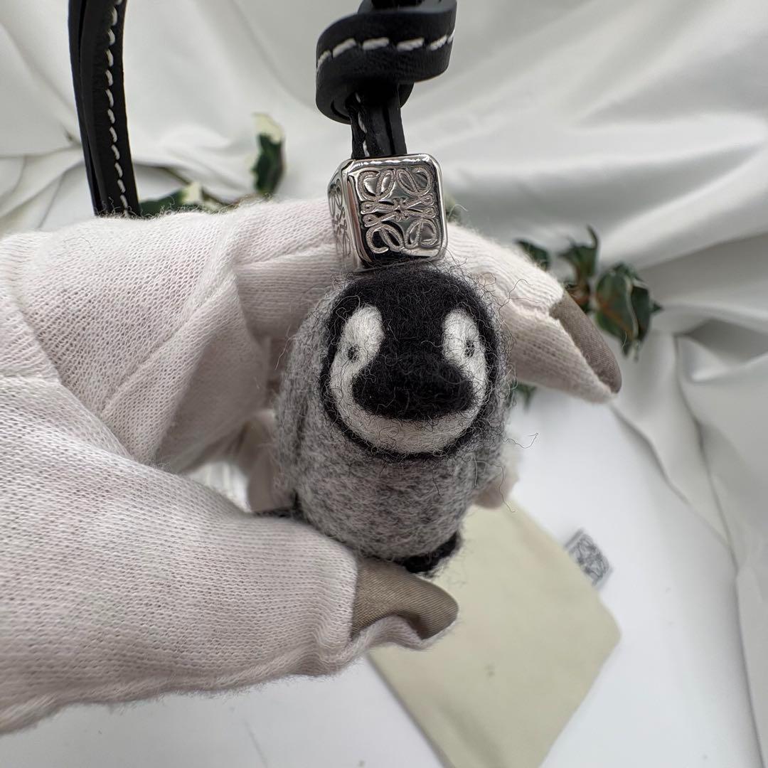 LOEWE　 ベビーペンギン レザーチャーム アナグラム ダイス