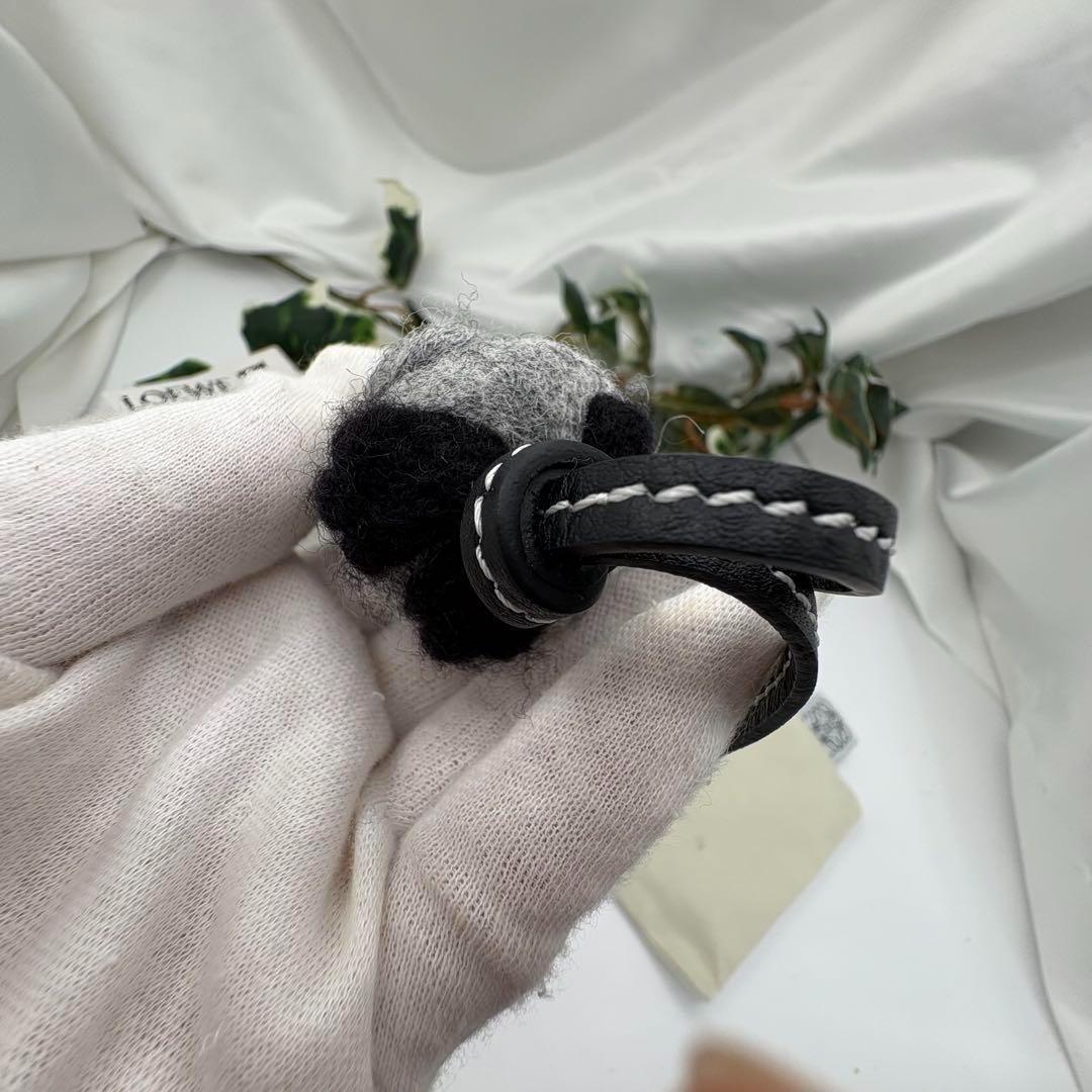 LOEWE　 ベビーペンギン レザーチャーム アナグラム ダイス