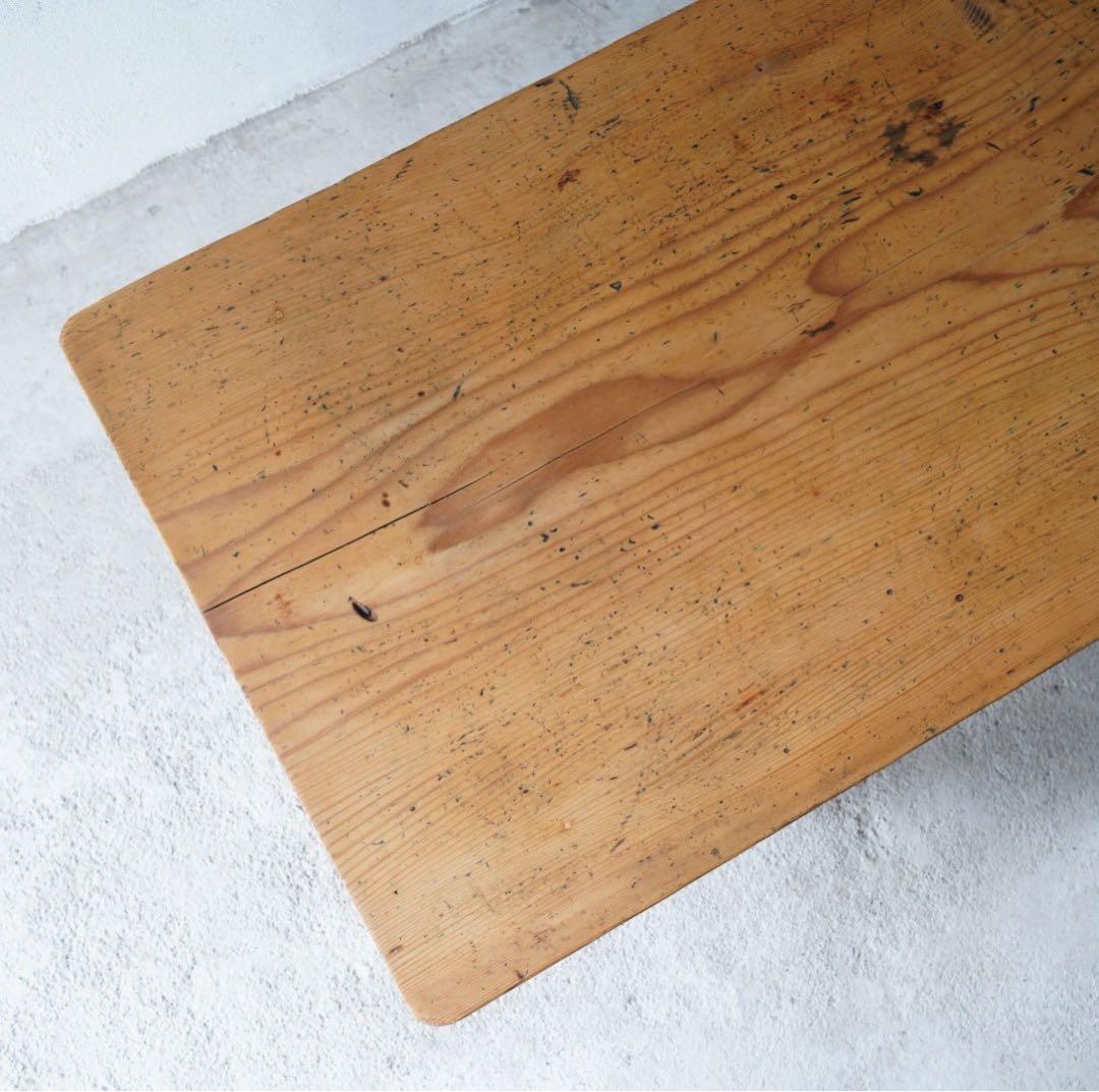 ろくろ脚のコーヒーテーブル