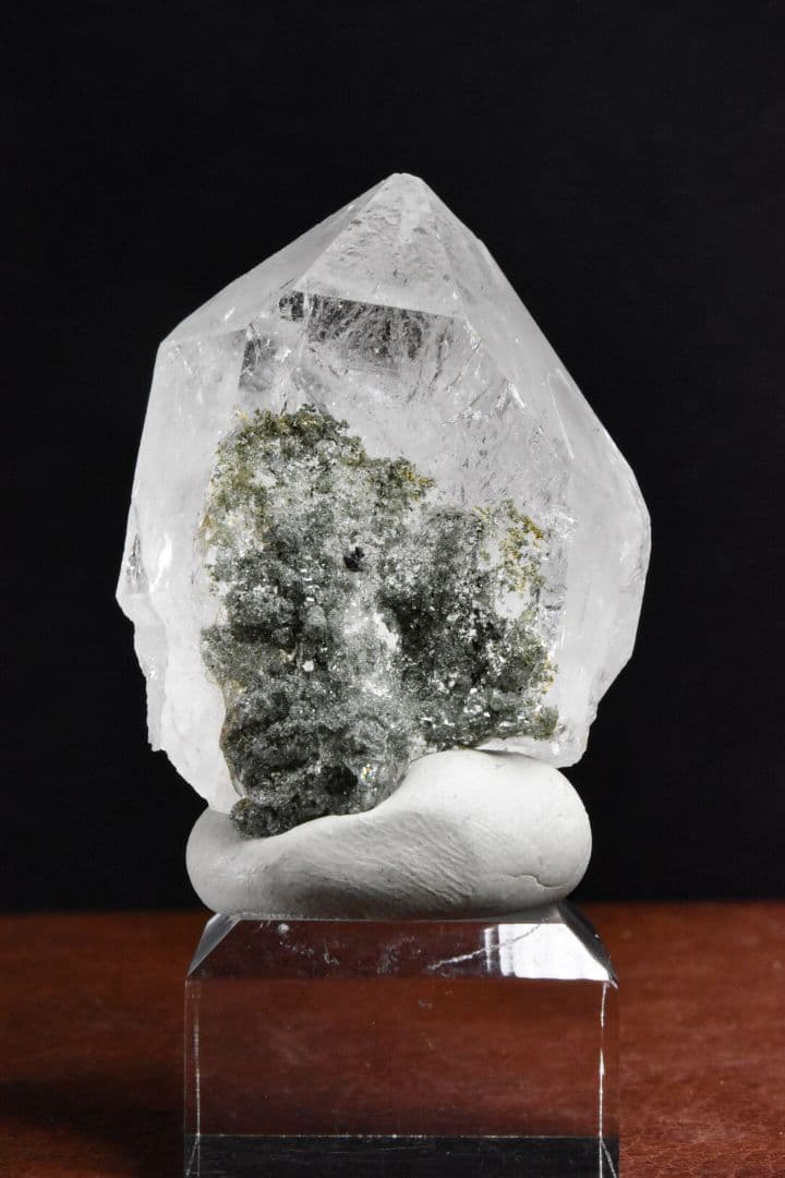 マニハール産 ルチルイン アナテース付きポイント