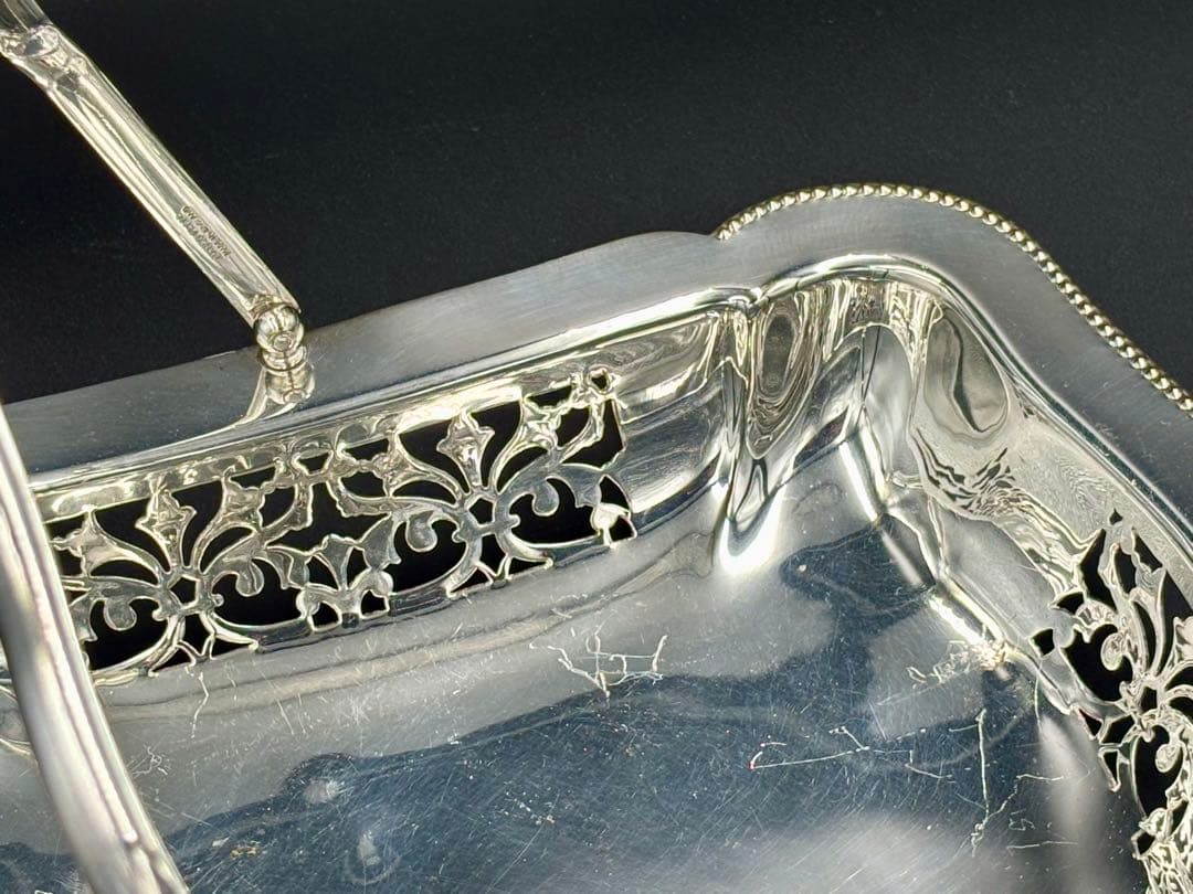 英国 アンティーク　銀メッキ　装飾バスケット　 ハンドル付き ヴィンテージ