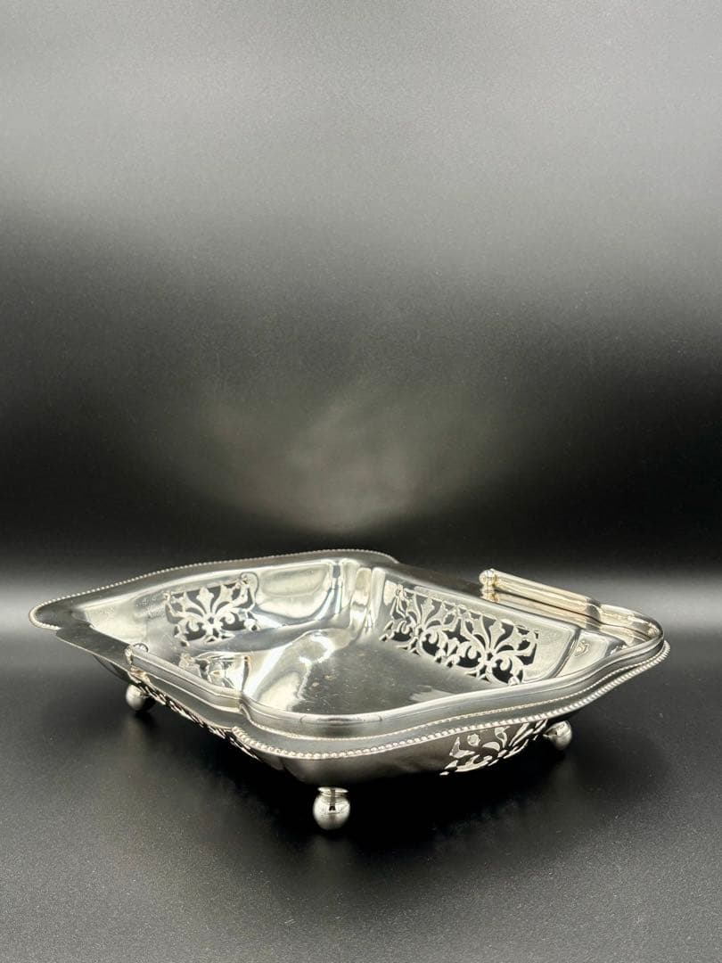 英国 アンティーク　銀メッキ　装飾バスケット　 ハンドル付き ヴィンテージ