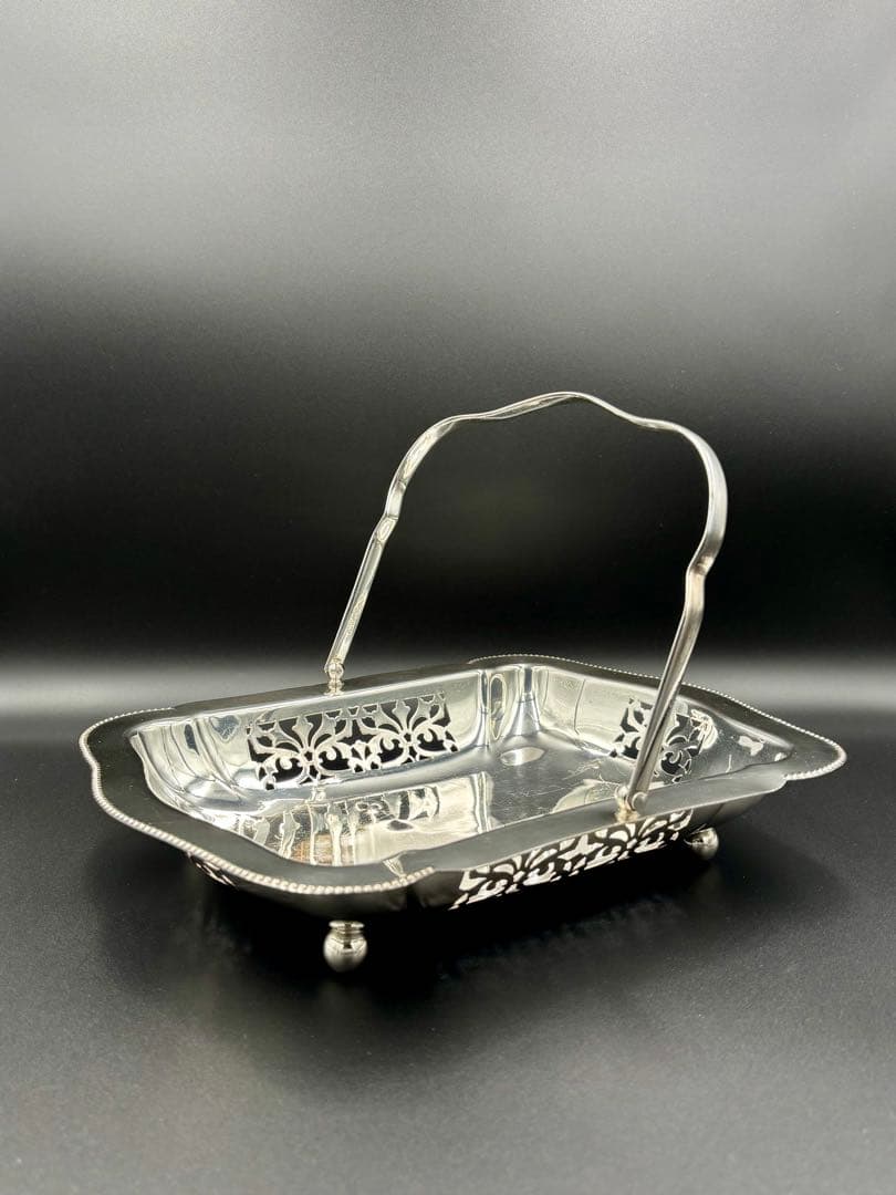 英国 アンティーク　銀メッキ　装飾バスケット　 ハンドル付き ヴィンテージ
