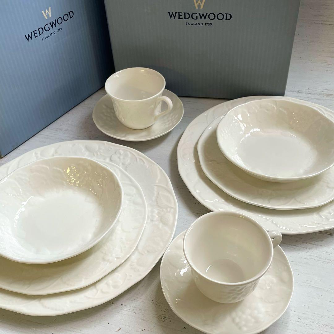 新品ブランド箱入り /ストロベリー＆バイン食器5点のペアセット