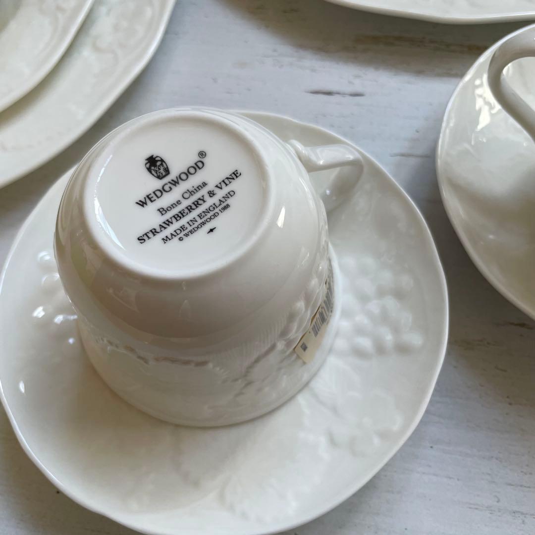 新品ブランド箱入り /ストロベリー＆バイン食器5点のペアセット