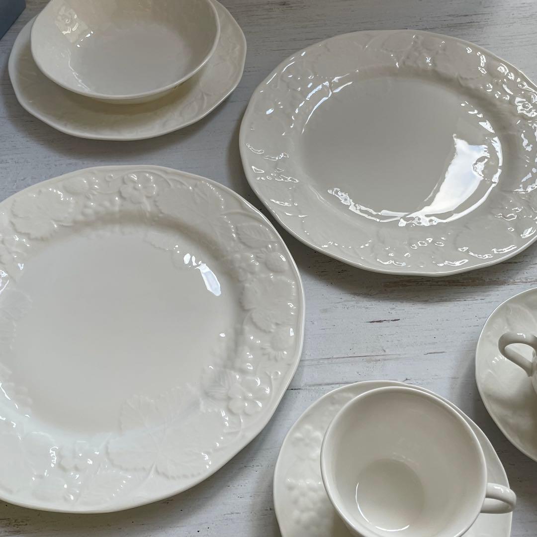 新品ブランド箱入り /ストロベリー＆バイン食器5点のペアセット