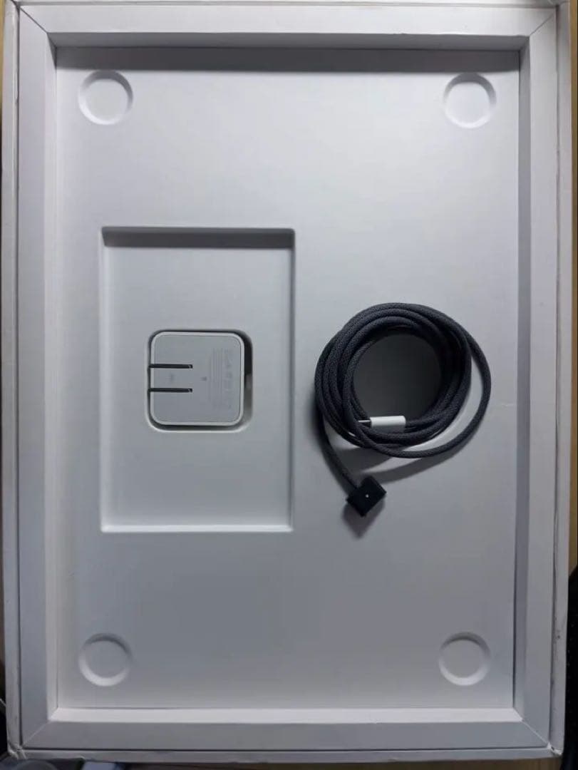 美品・ケース付MacBookAirM2 15インチ8GB1TBバッテリー99%