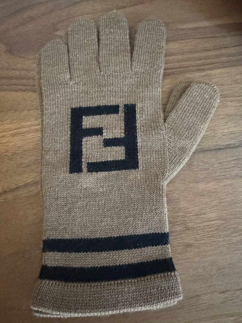 Fendi ロゴ入り ベージュ手袋