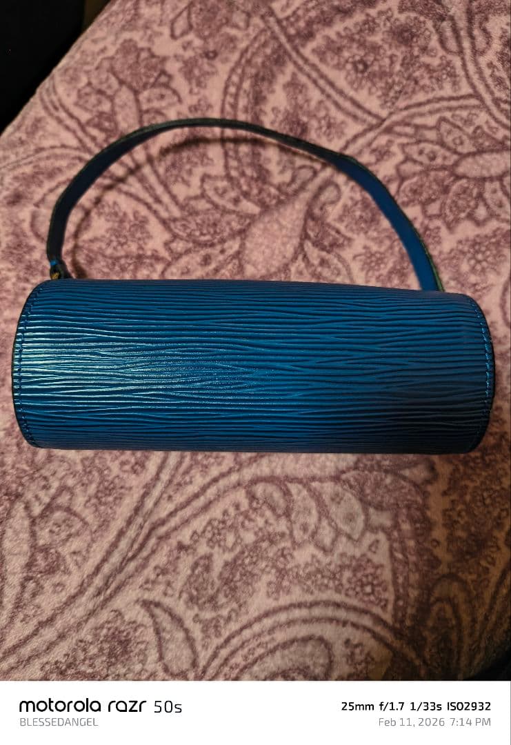 Louis Vuitton エピレザー クラッチバッグ 青