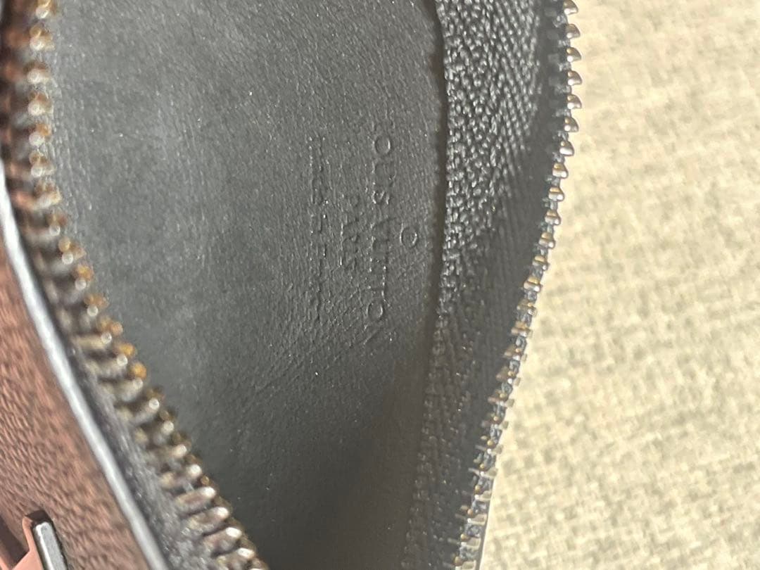 LOUIS VUITTON ブラック アエログラム ポシェット　クレケース