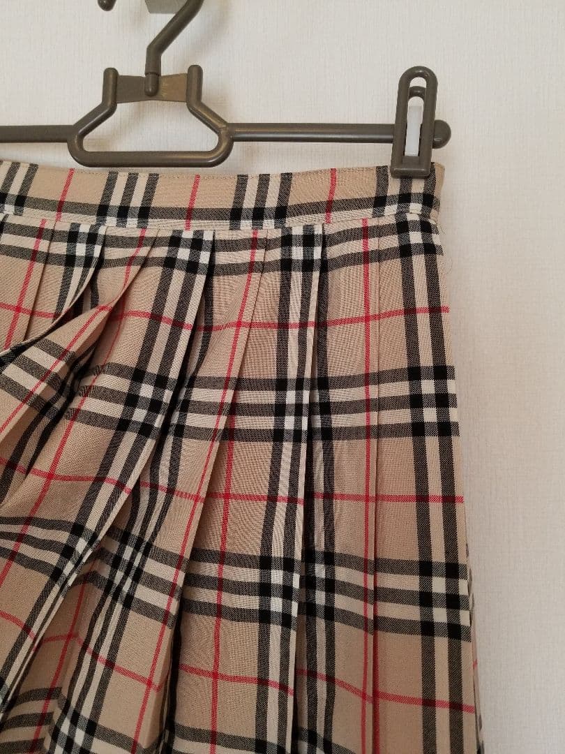 バーバリー人気キッズスカート綺麗なプリーツ　茶 2度使用　チェック 美品140