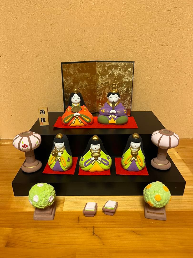 陶器　伝統的なひな人形セット