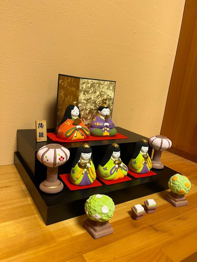 陶器　伝統的なひな人形セット