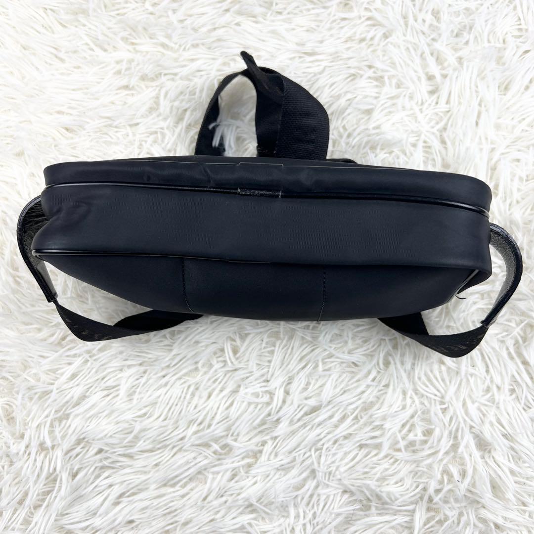 バーバリー ノバチェック　ボディバッグ　ショルダー 斜め掛け　Burberry