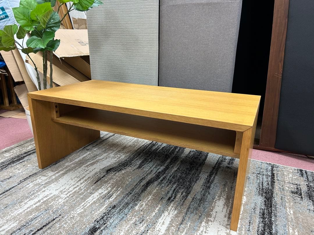 シンプルモダンなセンターテーブル