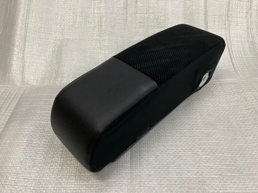 ♦︎ダイハツ★タントカスタムLA600S★純正アームレスト★レザー★