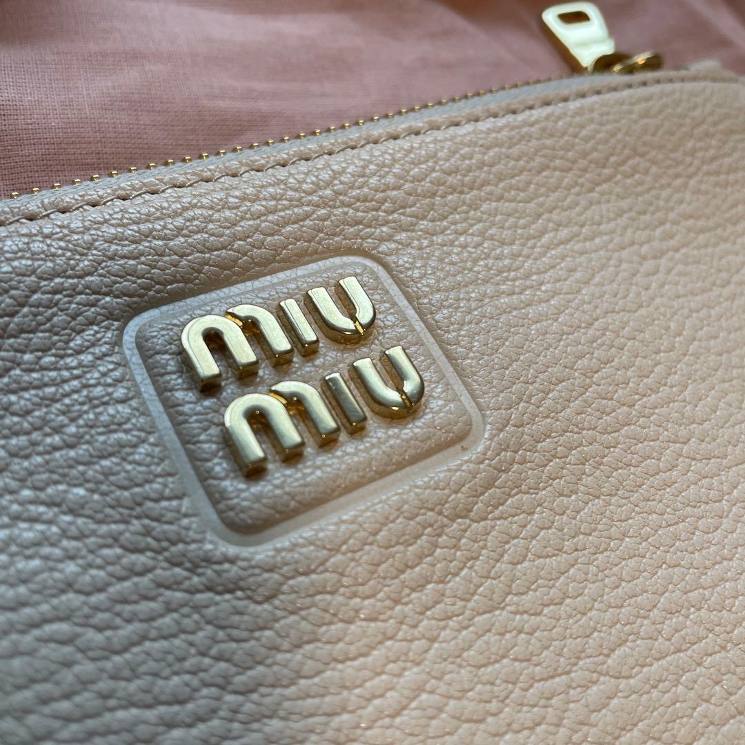 【新品未使用】Miumiu マドラスレザーのポーチ