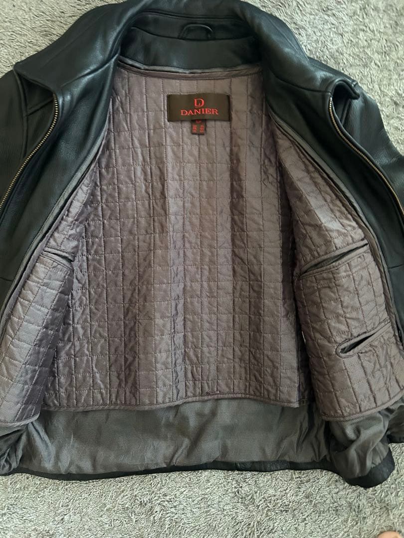 DANIER レザー シングル ライダースジャケット 襟付 短丈 肉厚
