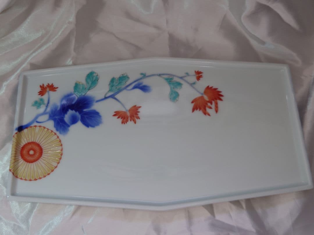 【値下げ】深川製磁　色絵菊花紋　六角盛皿　大皿