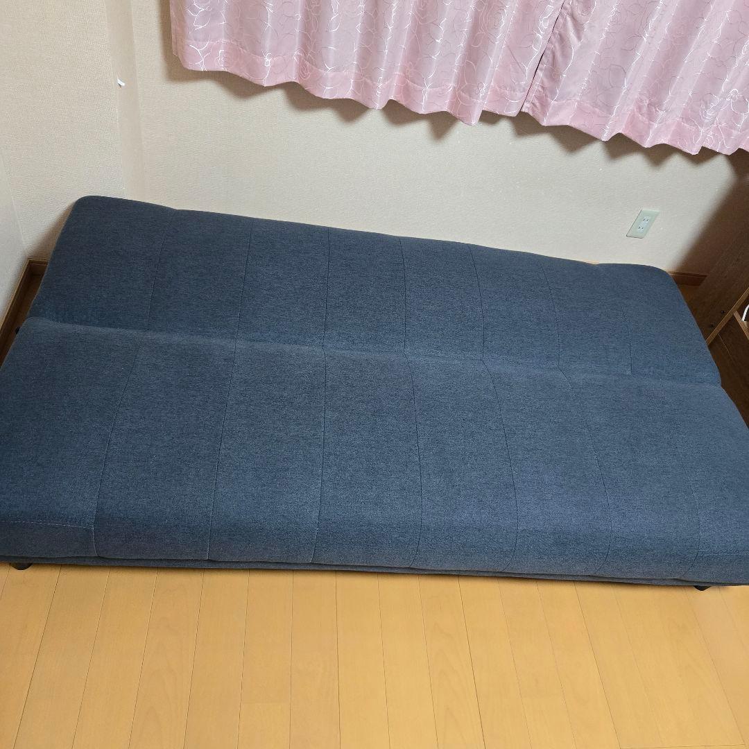 グレーのシンプルソファベッド