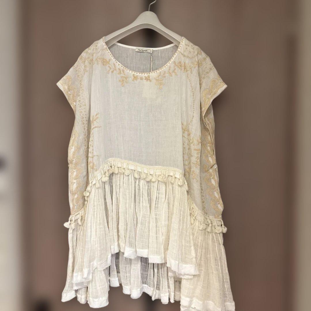 【新品タグ付き】フリンジ付き刺繍オフホワイトトップス　メドモアゼル